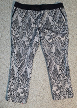 Load image into Gallery viewer, Worthington paisley designed ankle pants           sz 16
