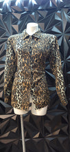 Load image into Gallery viewer, TM animal print blouse            sz untagged, Best fit sz 10/12
