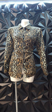 Load image into Gallery viewer, TM animal print blouse            sz untagged, Best fit sz 10/12
