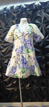 Load image into Gallery viewer, Floral print baby doll dress             sz untagged, best fitting sz small
