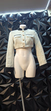 Load image into Gallery viewer, Finesse crop blazer              sz medium, best fit sz small
