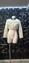 Load image into Gallery viewer, Finesse crop blazer              sz medium, best fit sz small
