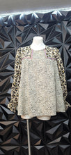 Load image into Gallery viewer, Entro multiprint blouse             sz large
