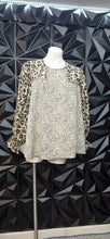 Load image into Gallery viewer, Entro multiprint blouse             sz large
