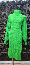 Load image into Gallery viewer, Long green dotted sweater           sz untagged, best fitting large-1x
