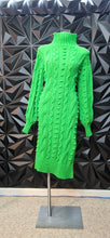 Load image into Gallery viewer, Long green dotted sweater           sz untagged, best fitting large-1x
