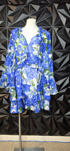 Load image into Gallery viewer, Sheer floral layered top               sz untagged, best fitting sz large-xl
