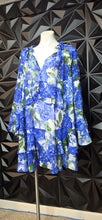 Load image into Gallery viewer, Sheer floral layered top               sz untagged, best fitting sz large-xl
