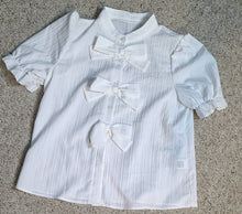 Load image into Gallery viewer, Shein white bow front top            sz large
