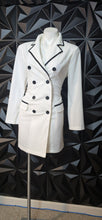 Load image into Gallery viewer, Long white and black blazer             sz medium
