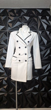 Load image into Gallery viewer, Long white and black blazer             sz medium
