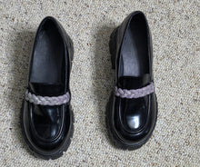 Load image into Gallery viewer, Black Loafers        sz 39=us 8
