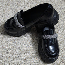 Load image into Gallery viewer, Black Loafers        sz 39=us 8
