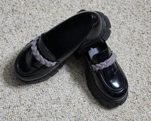 Load image into Gallery viewer, Black Loafers        sz 39=us 8
