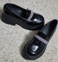 Load image into Gallery viewer, Black Loafers        sz 39=us 8
