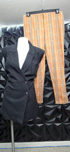 Load image into Gallery viewer, Black vest/suede like finish pants 2 piece set        sz large (stretch)
