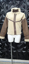 Load image into Gallery viewer, Robin Sherpa jacket               sz 40=large (up to 14)
