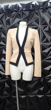Load image into Gallery viewer, Ann Taylor blazer                  sz 6 (fitting up to sz 8)
