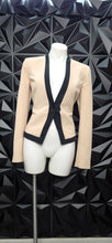 Load image into Gallery viewer, Ann Taylor blazer                  sz 6 (fitting up to sz 8)
