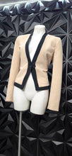 Load image into Gallery viewer, Ann Taylor blazer                  sz 6 (fitting up to sz 8)
