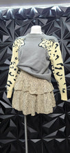 Load image into Gallery viewer, Sweater/layered skirt 2 piece set       sz med-large fit
