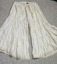 Load image into Gallery viewer, Cream extra wide leg pants              sz xxl (18/20)
