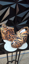 Load image into Gallery viewer, Brand new Azalea Wang tiger print wedge heels

