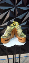 Load image into Gallery viewer, Brand new Azalea Wang green snake wedge      Size 8
