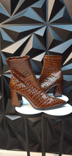 Load image into Gallery viewer, New Brown square print patent leather heels          sz 38=us 7
