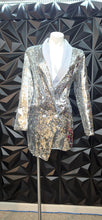 Load image into Gallery viewer, Unique 21 silver sequin blazer                    sz large, best fitting sz medium
