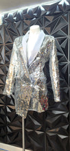 Load image into Gallery viewer, Unique 21 silver sequin blazer                    sz large, best fitting sz medium
