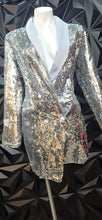 Load image into Gallery viewer, Unique 21 silver sequin blazer                    sz large, best fitting sz medium

