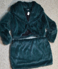 Load image into Gallery viewer, NWT Fashion nova 2 piece fur set                     sz 3x
