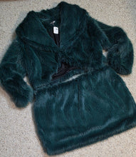 Load image into Gallery viewer, NWT Fashion nova 2 piece fur set                     sz 3x
