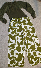Load image into Gallery viewer, Palazzo style pant/green bodysuit 2 piece set   sz 14/16
