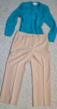 Load image into Gallery viewer, Tan pants/teal blouse   sz 10
