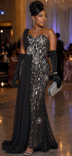 Load image into Gallery viewer, Delucci Vetan formal lace dress          sz 8

