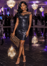 Load image into Gallery viewer, Nite formal sequin dress        sz 6
