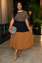 Load image into Gallery viewer, Metro Wear 2 tone pleated skirt/stripe top 2 piece set            sz med-10

