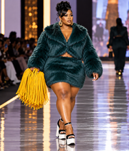 Load image into Gallery viewer, NWT Fashion nova 2 piece fur set                     sz 3x
