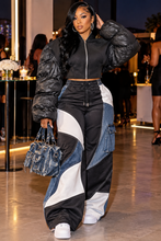 Load image into Gallery viewer, Long arm puffer crop jacket              sz medium

