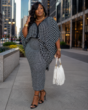 Load image into Gallery viewer, Houndstooth pencil skirt/box print blouse 2 piece set     sz 3xl, 18/20
